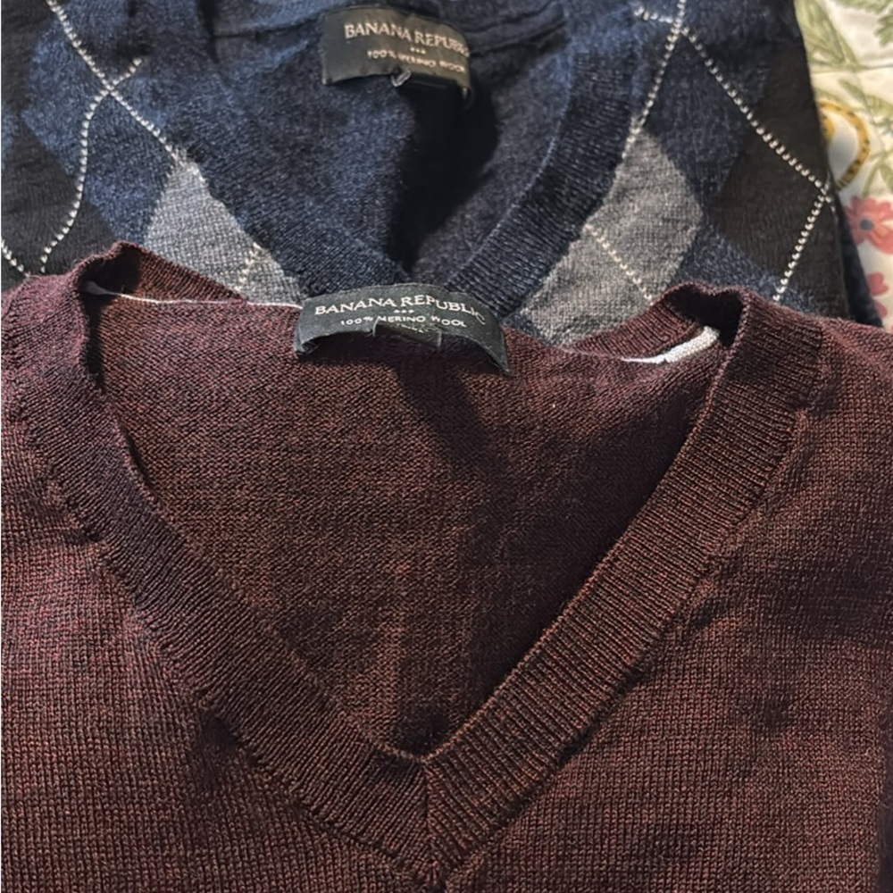 Banana Republic Men's Burgundy and Dark Gray Sweater Duo